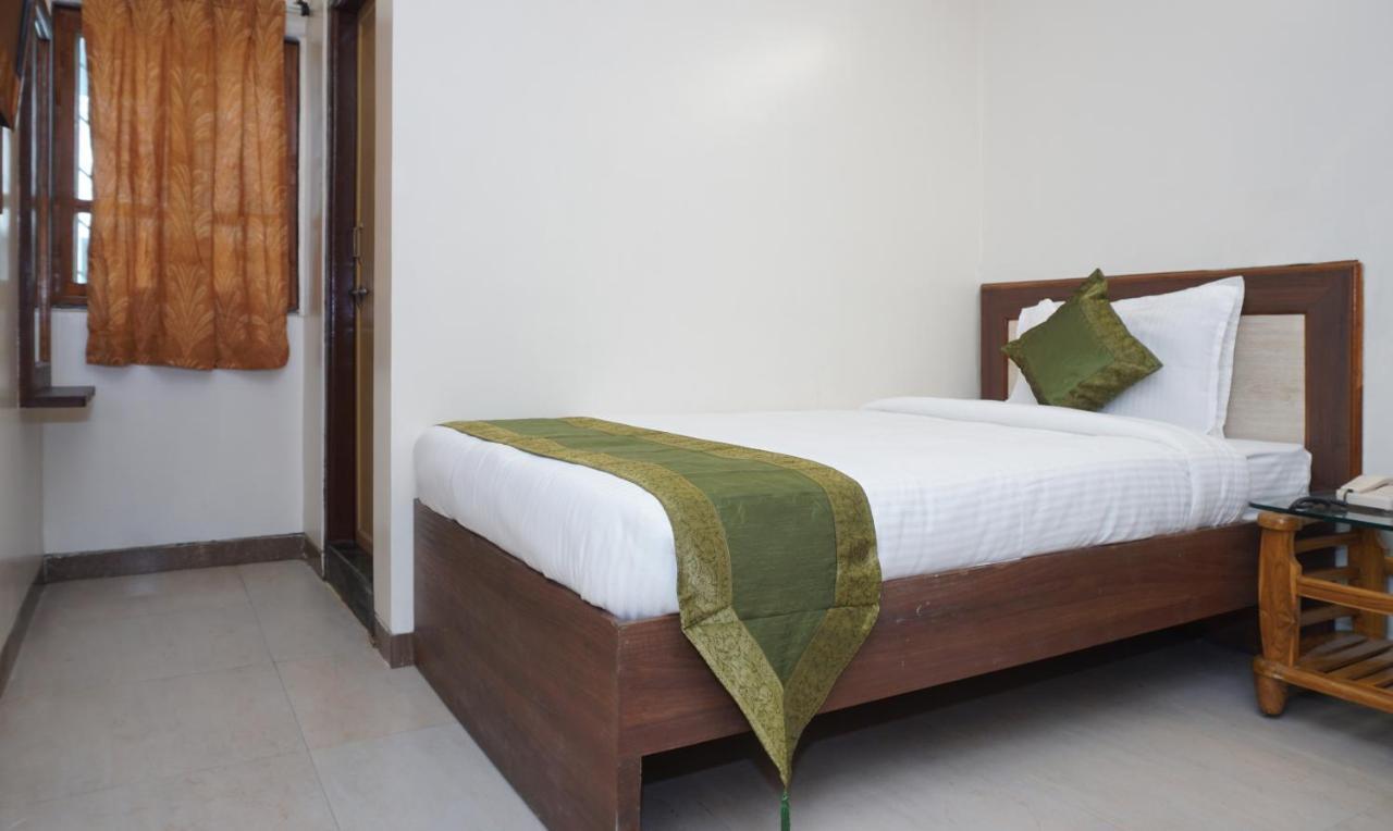 Hotel Treebo Jayratna 3*