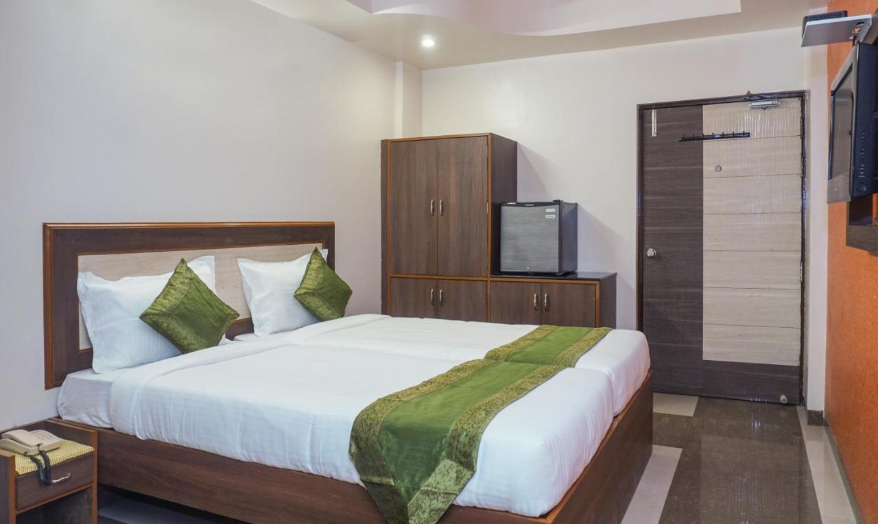 Hotel Treebo Jayratna Pune