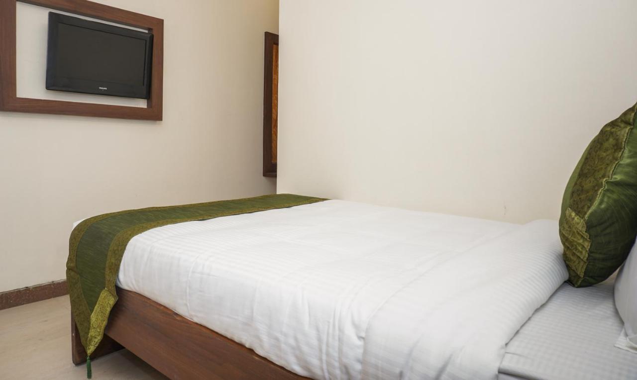 Hotel Treebo Jayratna