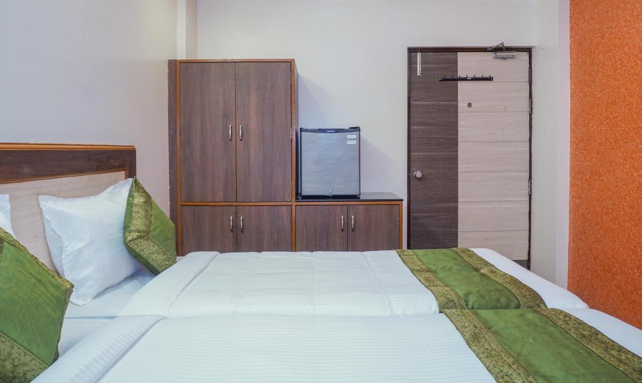 Treebo Jayratna Hotel